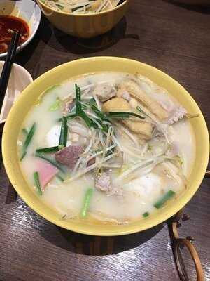 譚仔雲南米線 (謝斐道)