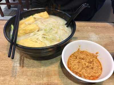 譚仔雲南米線 (謝斐道)