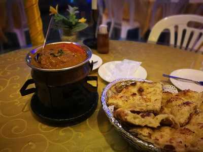 Tom bar & grill - Sai Sha Road