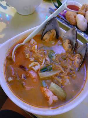 Tom bar & grill - Sai Sha Road