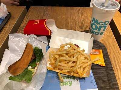 麥當勞 (蝶新樓)