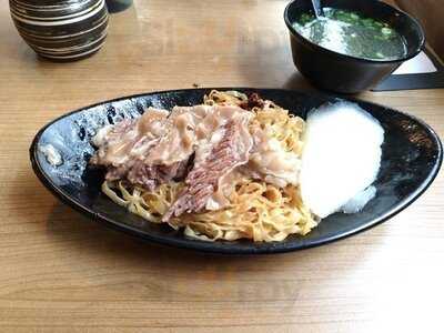 牛芳百世 (金馬倫道)