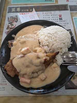 至尊雲吞面雞煲