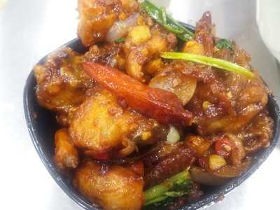 至尊雲吞面雞煲