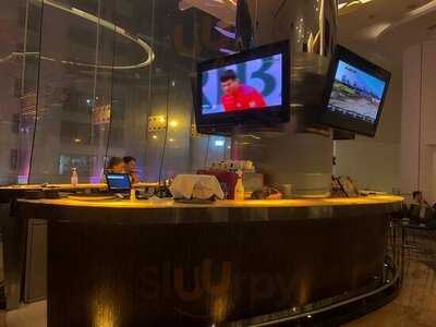 Ak's Bar + Lounge