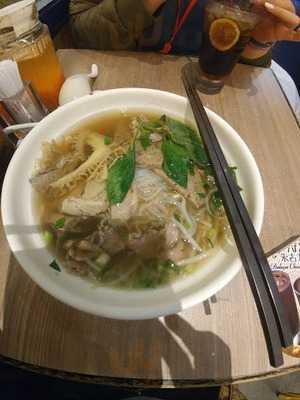 越栈越式汤粉专门店 (荷里活广场)