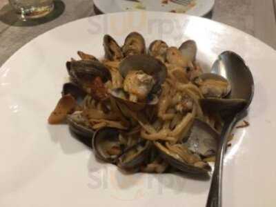 Oyster Station Snack & Oyster Bar (tai Kok Tsui)