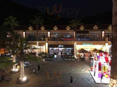 Gilmore's By The Golden Pig