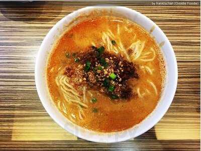 名棧京川滬拉麵小籠包