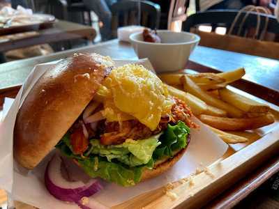 Oliver’s Super Sandwiches