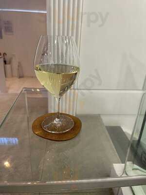 Preface Coffee & Wine (central)