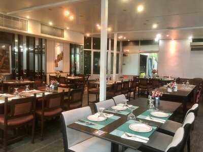 荷華庭園景餐廳