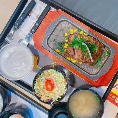 岩盤牛扒 ミディアムレア ステーキ