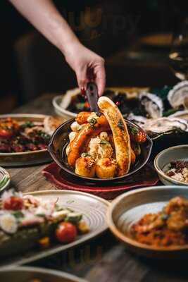 Smokehouse Bar & Grill