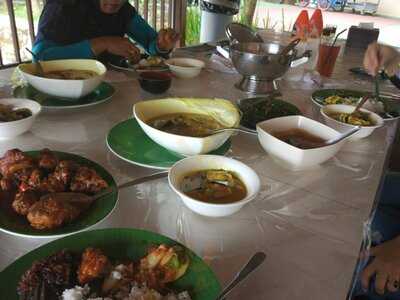 Telaga Barombong Resto & Fishing Makassar