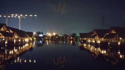 Talaga Sampireun Puri