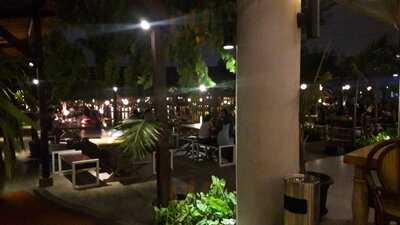 Talaga Sampireun Puri