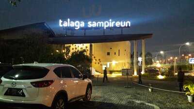 Talaga Sampireun Puri