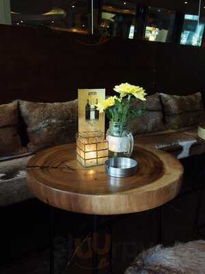 Apero Bar And Lounge