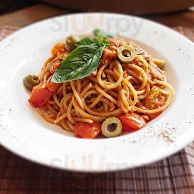 Apero Bar And Lounge