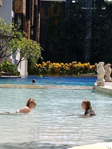 The Restaurant (the Trans Resort)