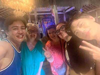 Sendok Emas Bar & Restaurant