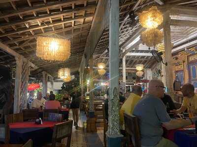 Sendok Emas Bar & Restaurant