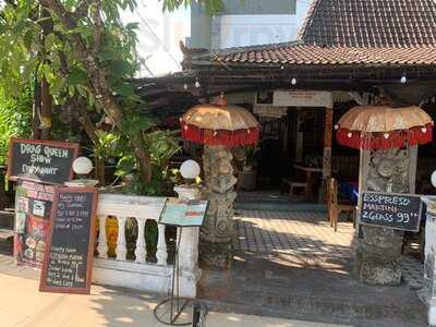 Sendok Emas Bar & Restaurant