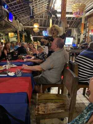 Sendok Emas Bar & Restaurant