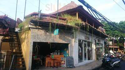 Jungle Juice Bar And Kitchen