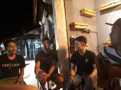 Jungle Juice Bar And Kitchen