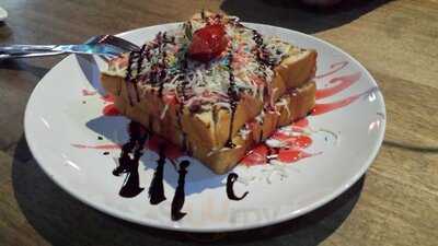 Black Box Movie And Resto