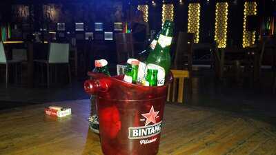 Black Box Movie And Resto