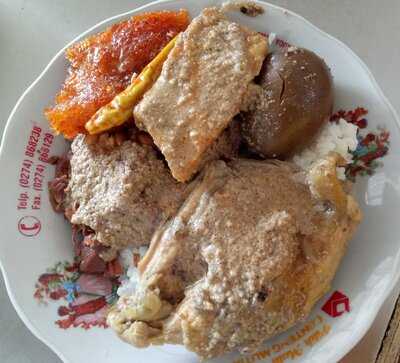 Gudeg Song Djie (01) Bu Atmo