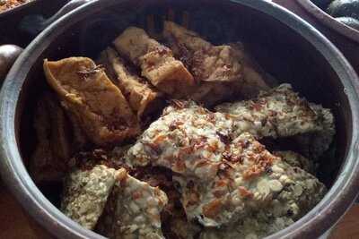 Gudeg Song Djie (01) Bu Atmo