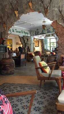 Arjuna Cafe & Photo Studio