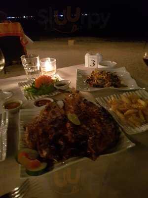 El-pirata Beach Bar And Grill