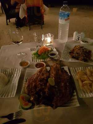 El-pirata Beach Bar And Grill