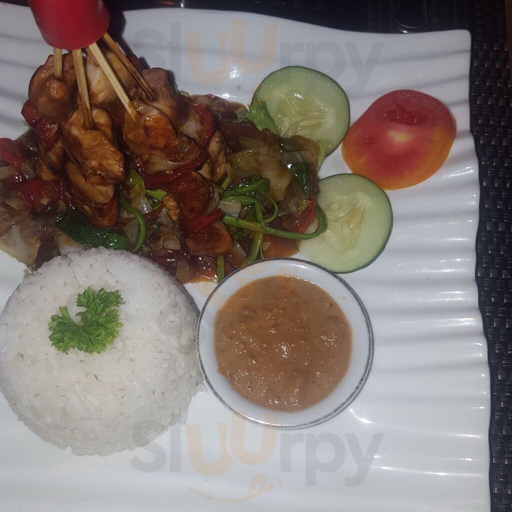 El-pirata Beach Bar And Grill