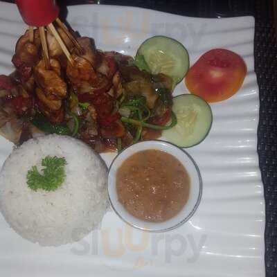 El-pirata Beach Bar And Grill