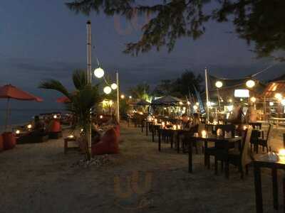 El-pirata Beach Bar And Grill