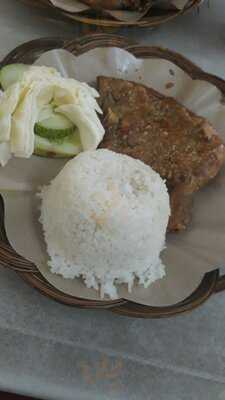 Ayam Gepuk Pak Gembus