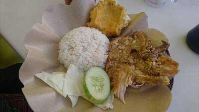 Ayam Gepuk Pak Gembus