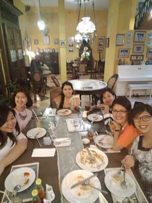 Huize Trivelli Heritage Resto & Patisserie