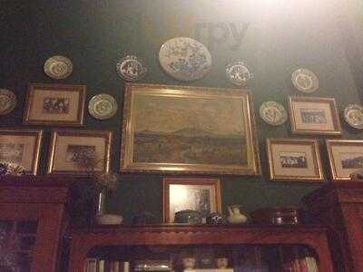 Huize Trivelli Heritage Resto & Patisserie