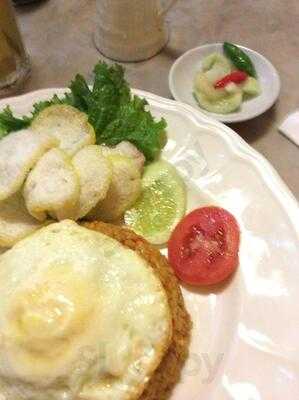 Huize Trivelli Heritage Resto & Patisserie