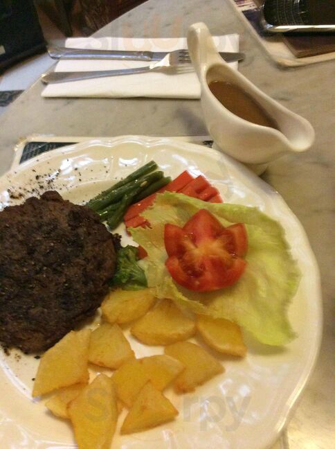 Huize Trivelli Heritage Resto & Patisserie