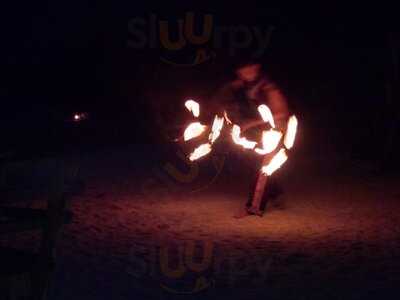 Han's Reef Beach Bar And Grill