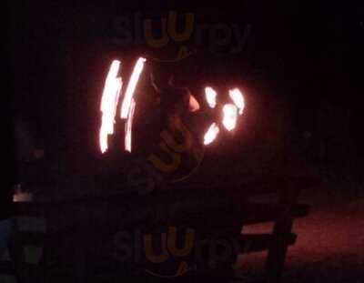 Han's Reef Beach Bar And Grill