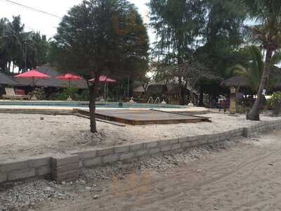 Han's Reef Beach Bar And Grill